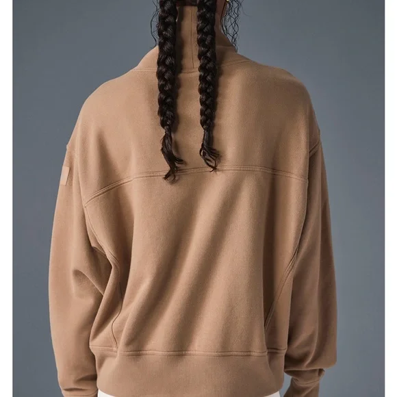 NWT ALO YOGA Hazy Mock Neck Pullover Toasted Almond - Picture 2 of 9